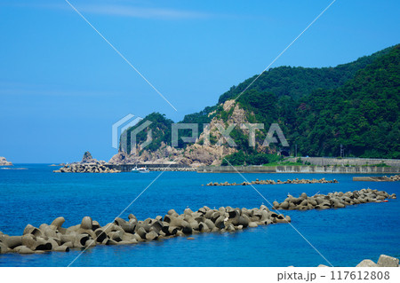 桑川の海辺の景観 海岸 日本海 笹川流れ 桑川漁港など 桑川の海辺の景観 海岸 日本海 笹川流れ 桑川漁港など 117612808