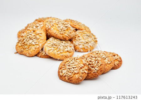 Crunchy sunflower seed cookies, perfect for a healthy and satisfying snack with a nutty flavor 117613243