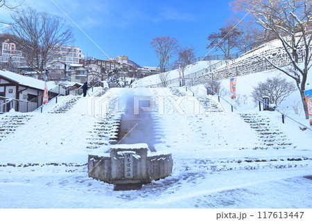 【群馬県】伊香保温泉石段街の冬景色 117613447