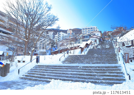 【群馬県】伊香保温泉石段街の冬景色 117613451