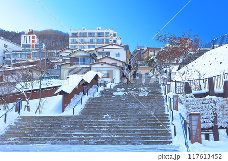 【群馬県】伊香保温泉石段街の冬景色 117613452