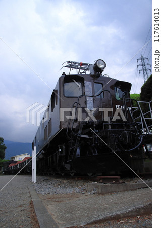 クラウドファンディングの成功で美しい姿を取り戻した山梨県EF15‐198号機 117614013