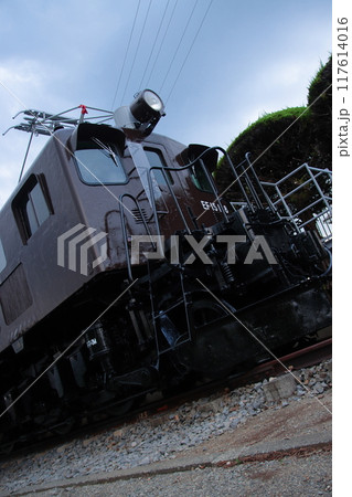 クラウドファンディングの成功で美しい姿を取り戻した山梨県EF15‐198号機 117614016