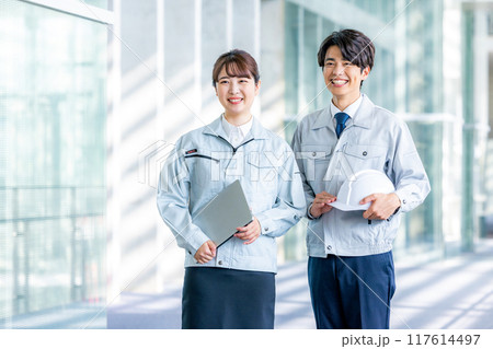 男女 ビジネス 工場 男女 ビジネス 工場 117614497