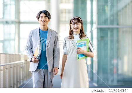 大学生　男女 117614544