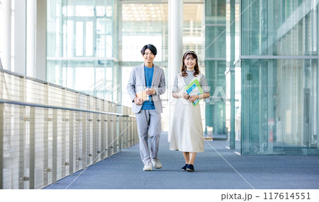 大学生　男女 117614551