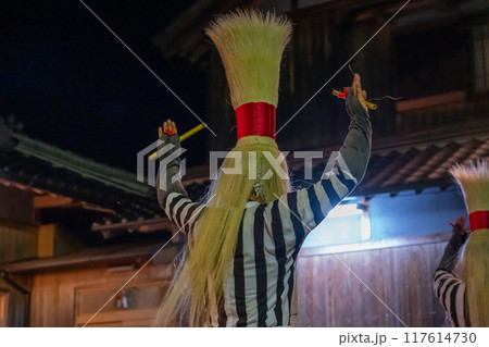 三重県度会町麻加江で江戸時代から行われているお盆の行事のかんこ踊り 117614730