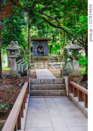 大王神社本殿参道（縦） 117614929