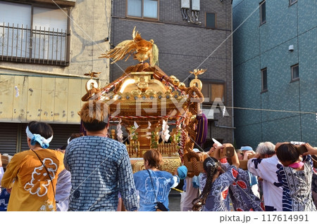 夕暮れの羽田神社例大祭　東京 117614991