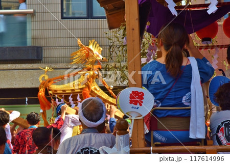 夕暮れの羽田神社例大祭　東京 117614996