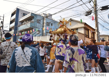 夕暮れの羽田神社例大祭 東京 夕暮れの羽田神社例大祭 東京 117615001