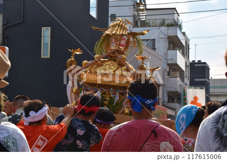 夕暮れの羽田神社例大祭　東京 117615006