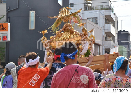 夕暮れの羽田神社例大祭 東京 夕暮れの羽田神社例大祭 東京 117615009