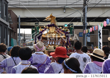 夕暮れの羽田神社例大祭 東京 夕暮れの羽田神社例大祭 東京 117615011