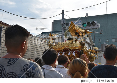 夕暮れの羽田神社例大祭 東京 夕暮れの羽田神社例大祭 東京 117615016