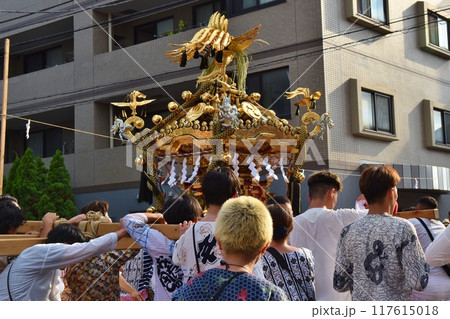 夕暮れの羽田神社例大祭　東京 117615018