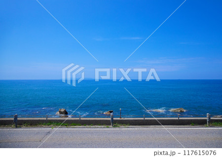 海里より村上市芦谷の海岸を望む　日本海 117615076