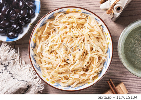 Kinpira burdock root 117615134