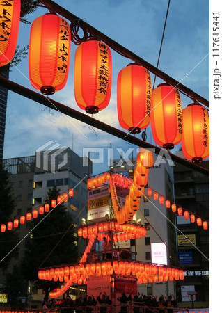 夕暮れの恵比寿盆踊り大会 東京 夕暮れの恵比寿盆踊り大会 東京 117615441