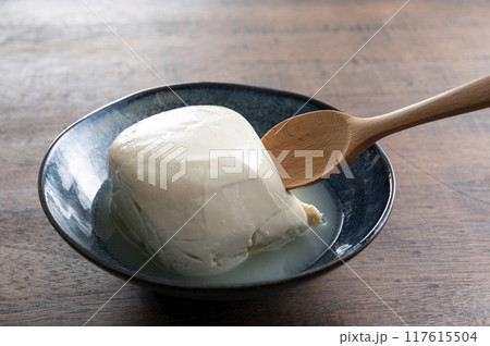 寄せ豆腐を食べる 寄せ豆腐を食べる 117615504