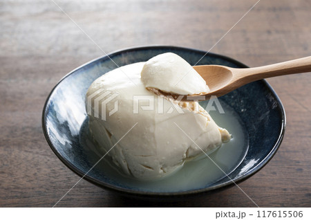 寄せ豆腐を食べる 寄せ豆腐を食べる 117615506