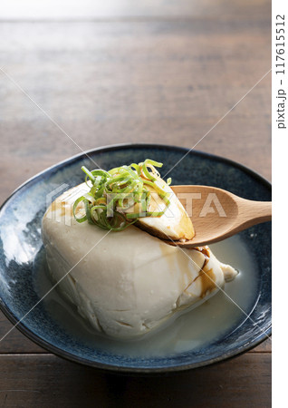 寄せ豆腐を食べる 寄せ豆腐を食べる 117615512