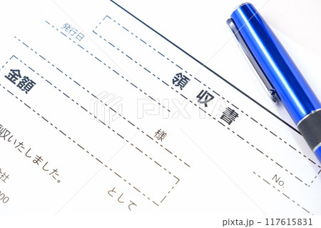 ビジネスに必須の領収書を書く ビジネスに必須の領収書を書く 117615831