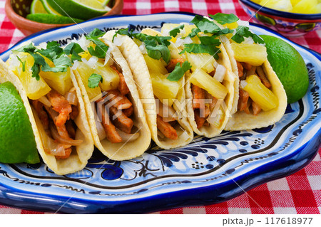 タコス・アル・パストール　Tacos al pastor　（メキシコ料理） 117618977