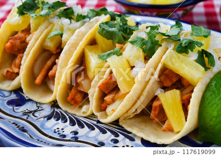 タコス・アル・パストール　Tacos al pastor　（メキシコ料理） 117619099