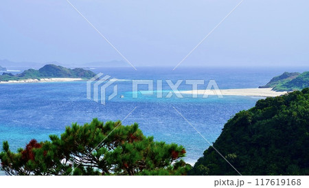 沖縄県座間味村神の浜展望台から見える風景 沖縄県座間味村神の浜展望台から見える風景 117619168