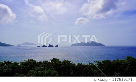 沖縄県座間味村神の浜展望台から見える風景 117619171
