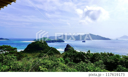 沖縄県座間味村神の浜展望台から見える風景 沖縄県座間味村神の浜展望台から見える風景 117619173