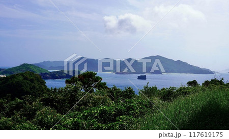 沖縄県座間味村神の浜展望台から見える風景 117619175