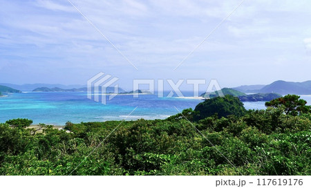 沖縄県座間味村神の浜展望台から見える風景 117619176