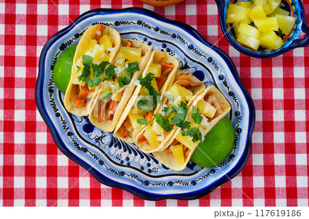 タコス・アル・パストール　Tacos al pastor　（メキシコ料理） 117619186