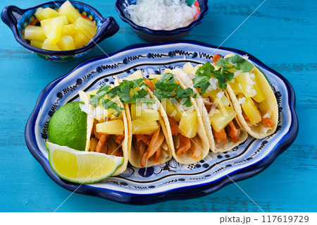 タコス・アル・パストール　Tacos al pastor　（メキシコ料理） 117619729