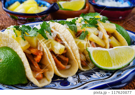 タコス・アル・パストール Tacos al pastor (メキシコ料理) タコス・アル・パストール Tacos al pastor (メキシコ料理) 117620877