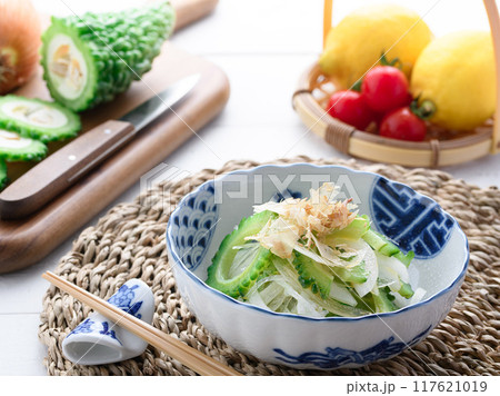 玉ねぎとゴーヤのサラダ 117621019