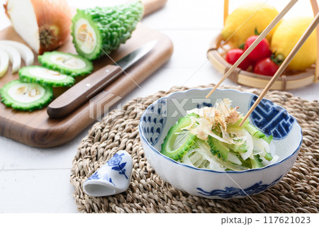 玉ねぎとゴーヤのサラダ 117621023