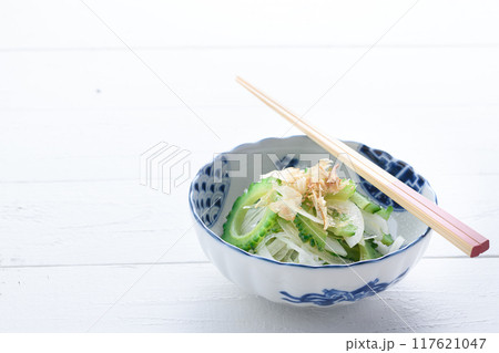 玉ねぎとゴーヤのサラダ 117621047
