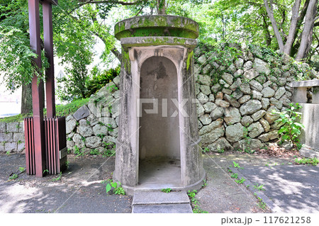 愛知県豊橋市　三河国「吉田城」豊橋公園のポリスボックス 117621258