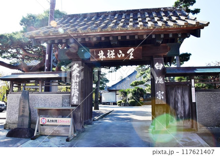 沼津市　松陰寺の山門 117621407