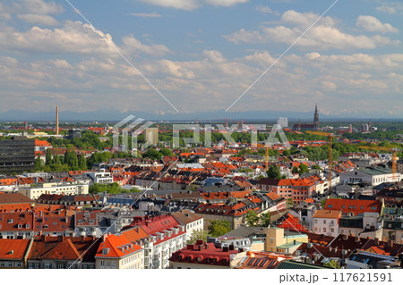 ヨーロッパのドイツ連邦共和国 バイエルン州の州都ミュンヘン 聖ペーター教会展望台からの市街の眺め ヨーロッパのドイツ連邦共和国 バイエルン州の州都ミュンヘン 聖ペーター教会展望台からの市街の眺め 117621591
