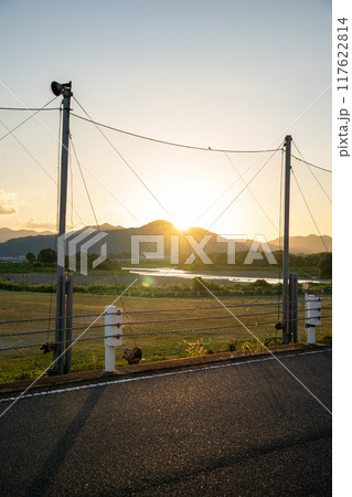 夕暮れ時の町 夕暮れ時の町 117622814