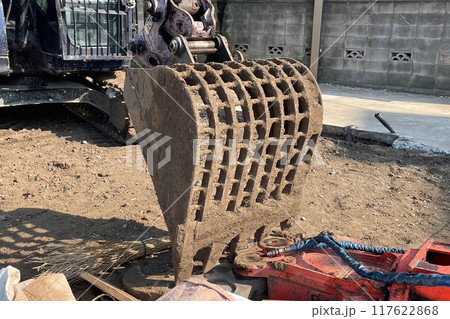 ショベルカーの先端を斜めから見た 117622868