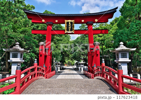 気比神宮の重文大鳥居 117623418