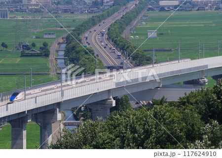 北陸新幹線と北陸自動車道　福井県越前市 117624910