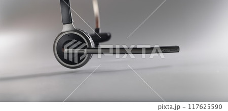 Wireless headset with a noise cancelling microphone Wireless headset with a noise cancelling microphone 117625590