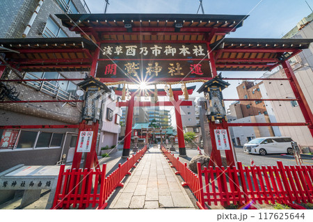 「東京都」浅草・鷲神社の風景 117625644