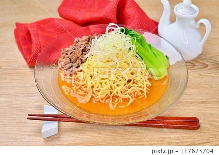 つめたーい夏の新定番、冷やし担々麺、ひやしタンタン麺、冷たい麺料理、冷し担担麺、辛い。 つめたーい夏の新定番、冷やし担々麺、ひやしタンタン麺、冷たい麺料理、冷し担担麺、辛い。 117625704